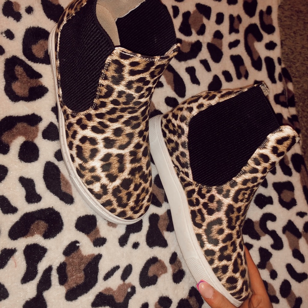 barely ever worn size 8 heel booties